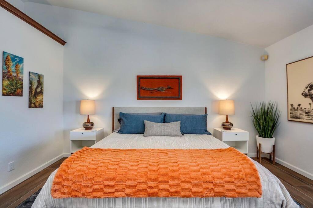 Breathtaking Roadrunner Heights Holiday home