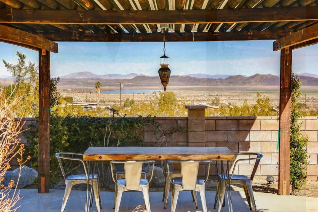 Breathtaking Roadrunner Heights Holiday home